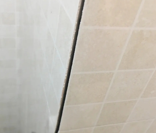 仪征瓷砖空鼓维修公司分享阳台瓷砖脱落的修复过程可以分为以下几个步骤
